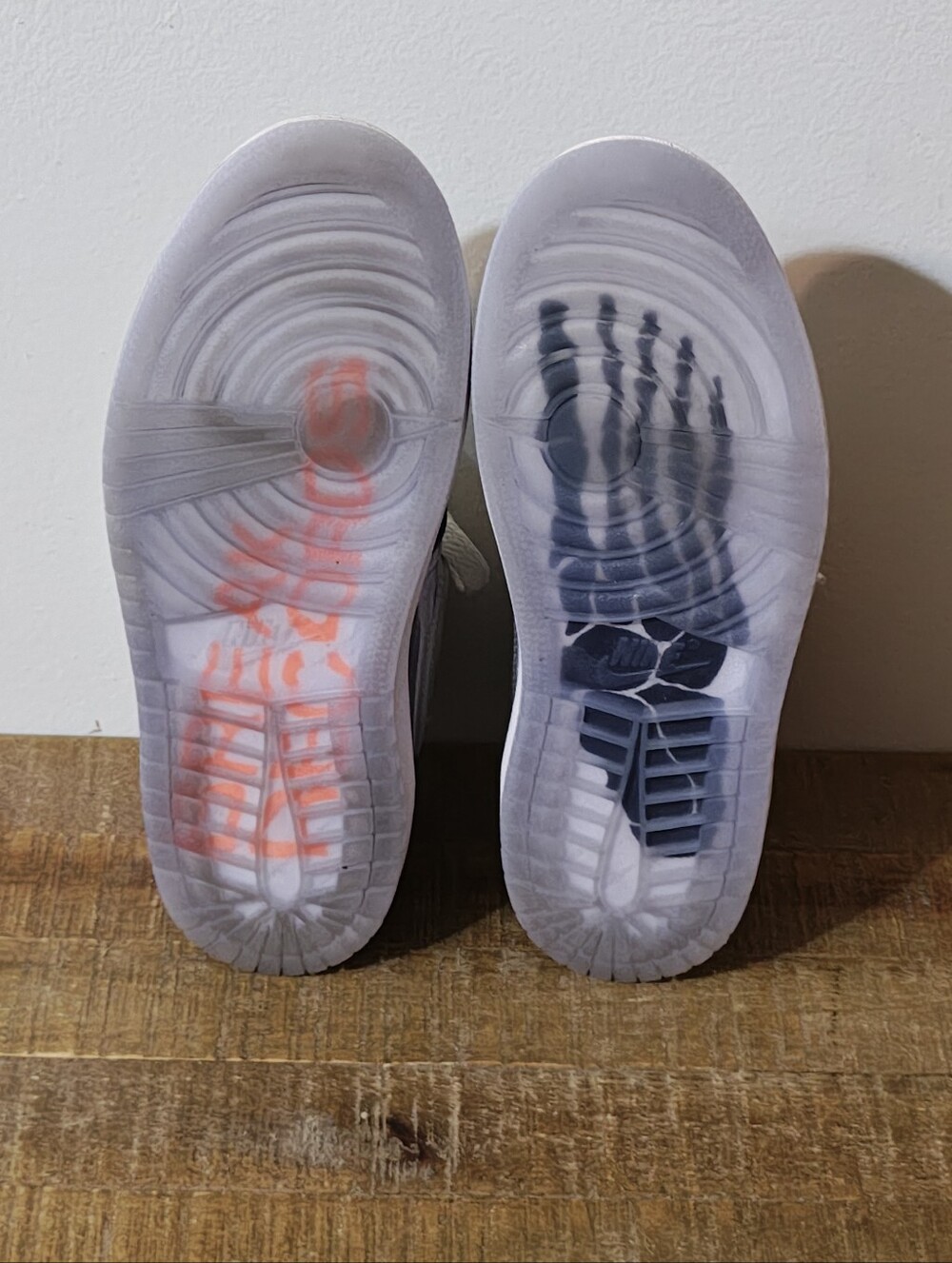 Jordan 1 Mid SS 'X-Ray' (PS) Kid's Size 3Y - Picture 7 of 7